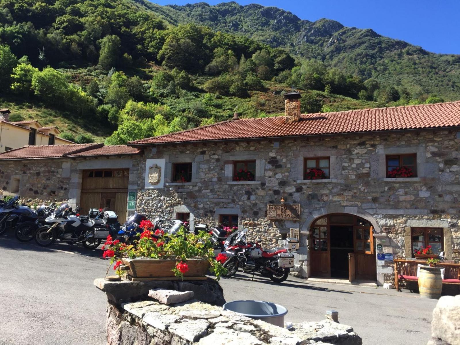 Apartamentos Rurales Casona De Lolo Caunedo Kültér fotó